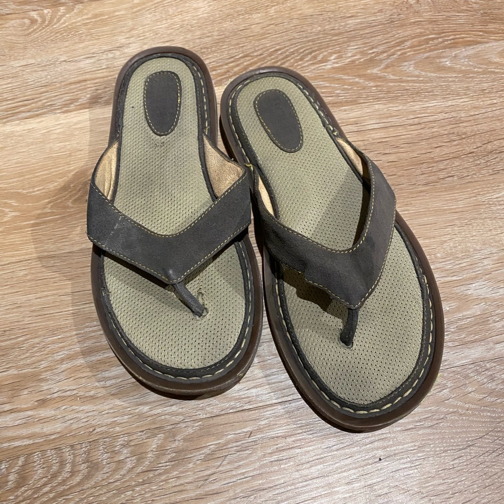 Born Black and Tan Sandals with Contoured Footbed (SOLD)